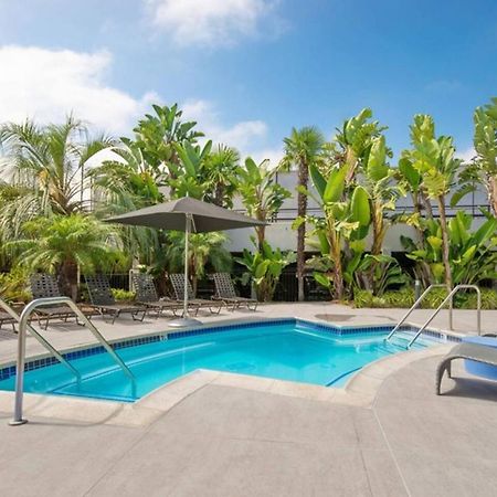 Luxurious Stay Near The Beach Нюпорт Бийч Екстериор снимка