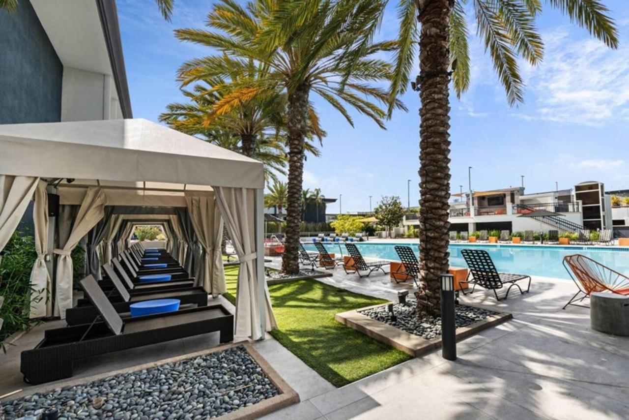 Luxurious Stay Near The Beach Нюпорт Бийч Екстериор снимка
