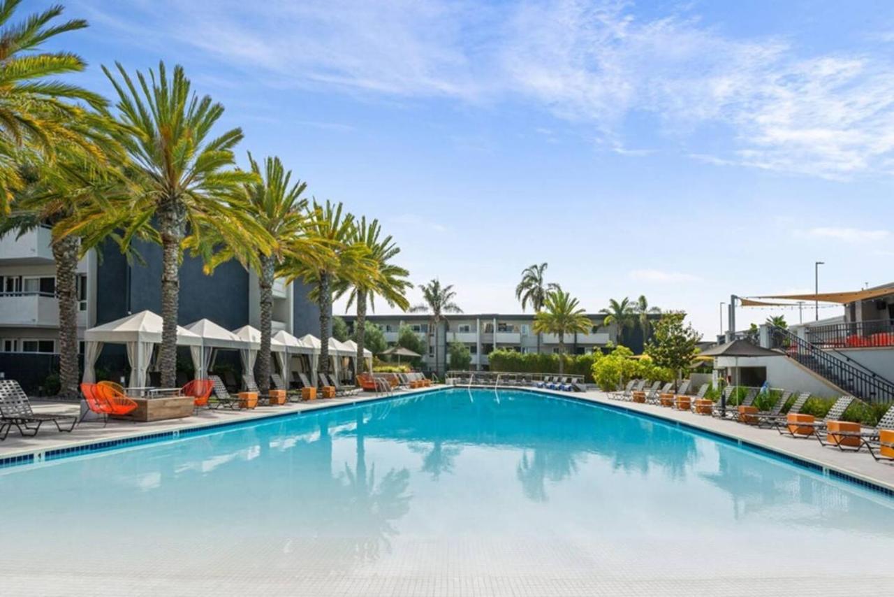 Luxurious Stay Near The Beach Нюпорт Бийч Екстериор снимка